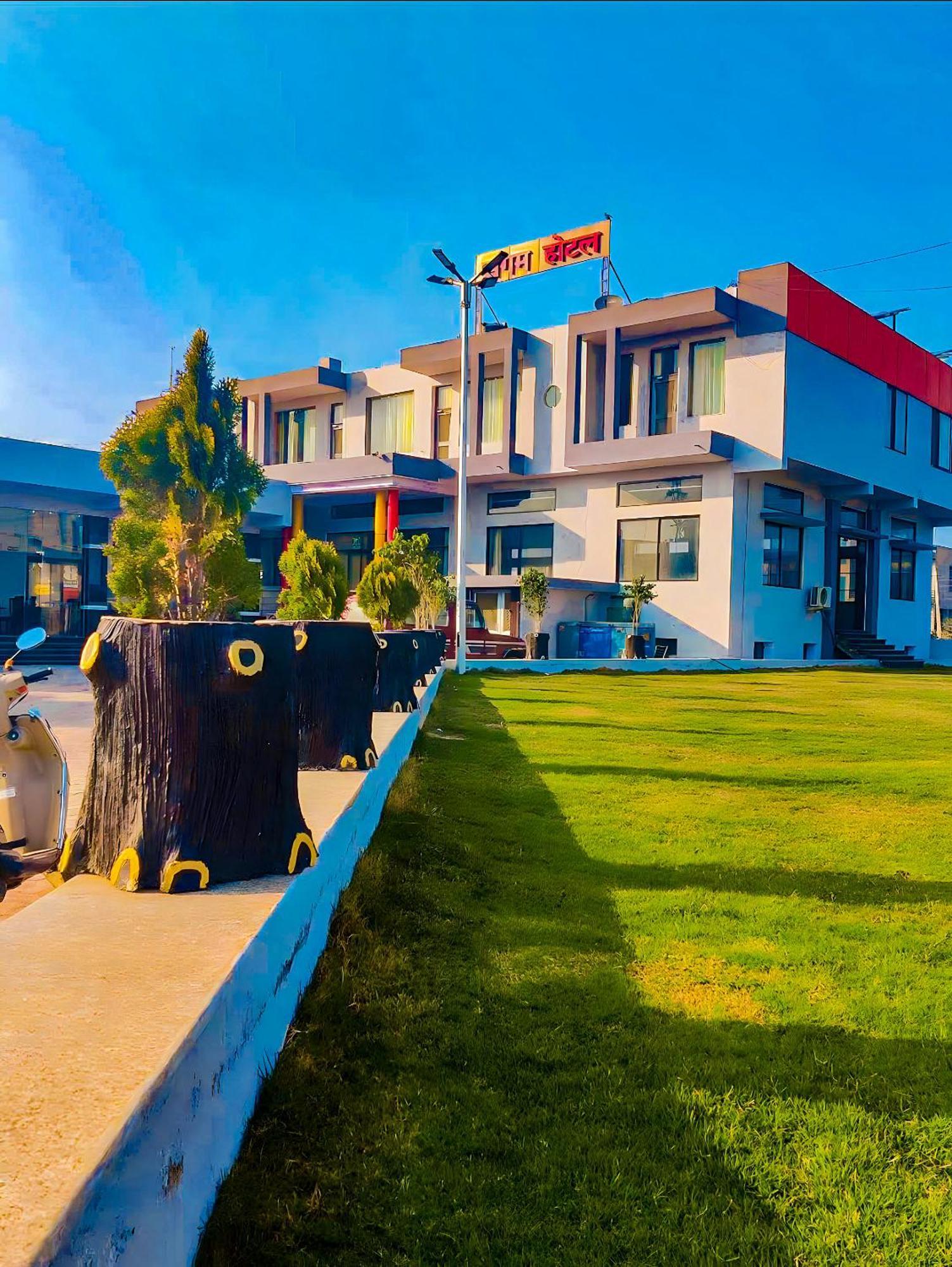 Sangam Hotel Chirawa Exterior foto